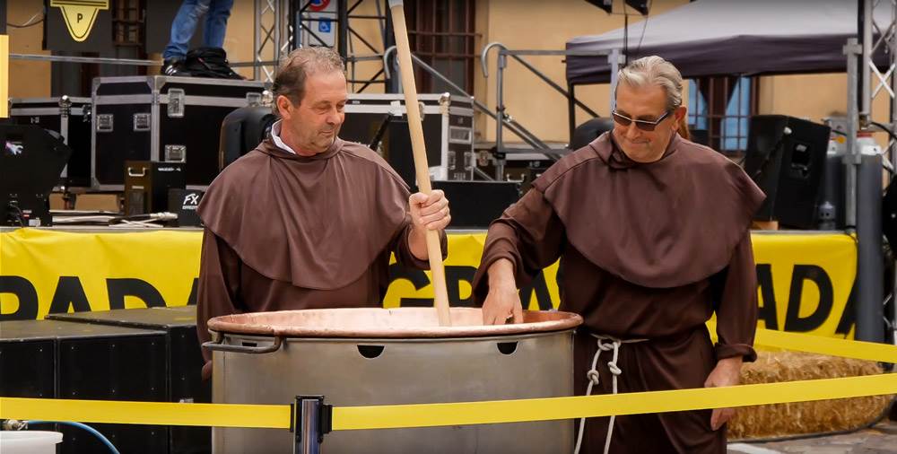 Caseificazione in piazza: grana padano per lo sport