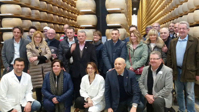 La confraternita di San Lucio in visita alla San Pietro