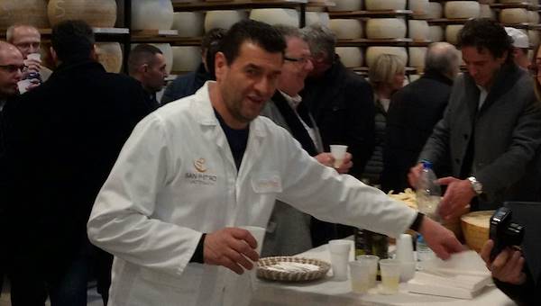 San Lucio brotherhood visiting Latteria San Pietro